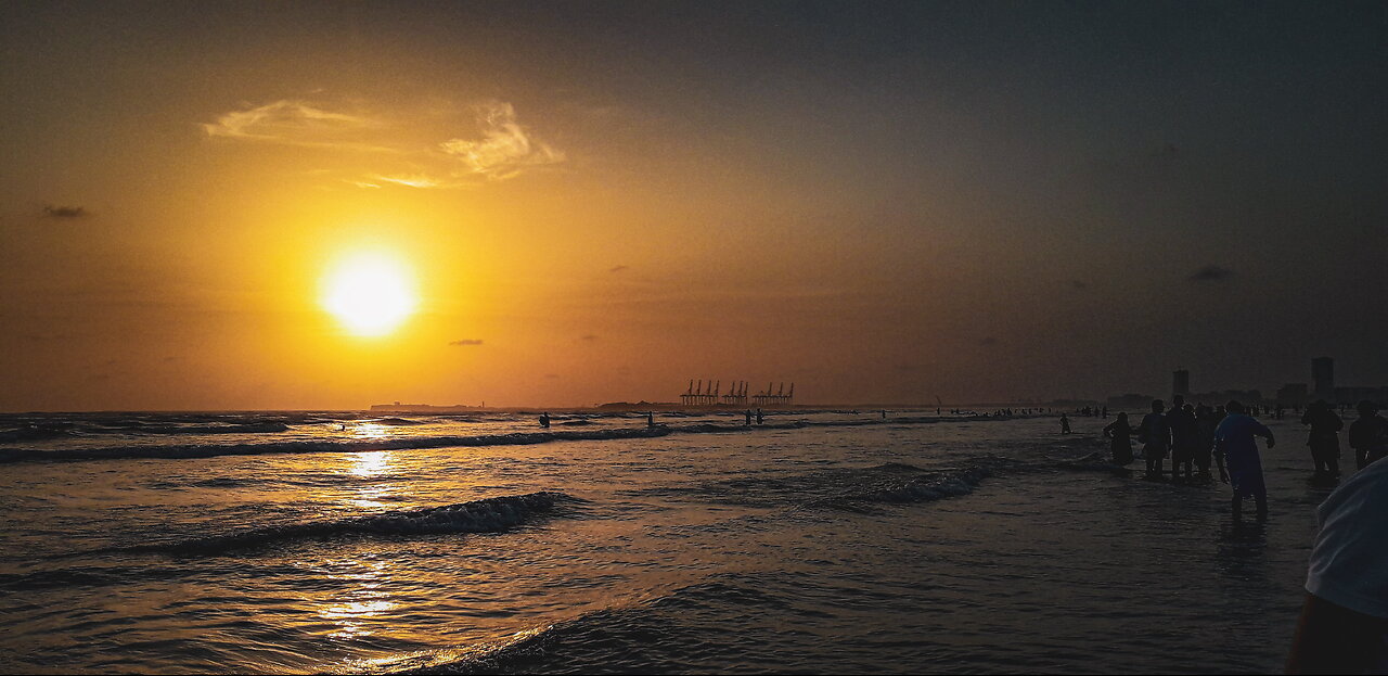 Mesmerizing Sunset Over the Horizon