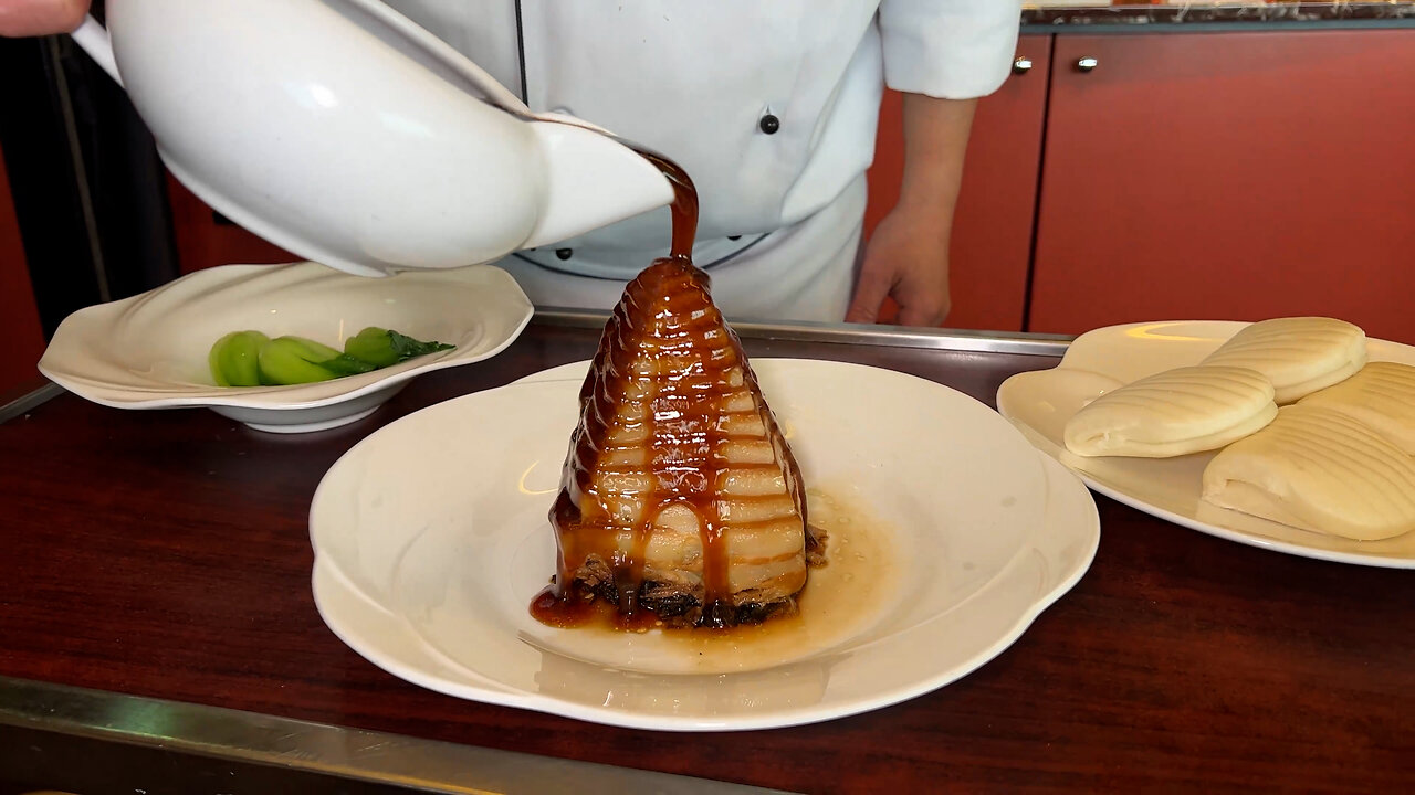 🥓Cooking a "Bacon Pyramid" at 5 Star Shangri-La Hotel in Taipei Taiwan