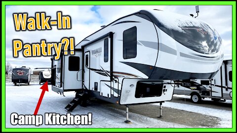 This Fifth Wheel is SO NICELY DONE!! 2021 Rockwood 8288BS
