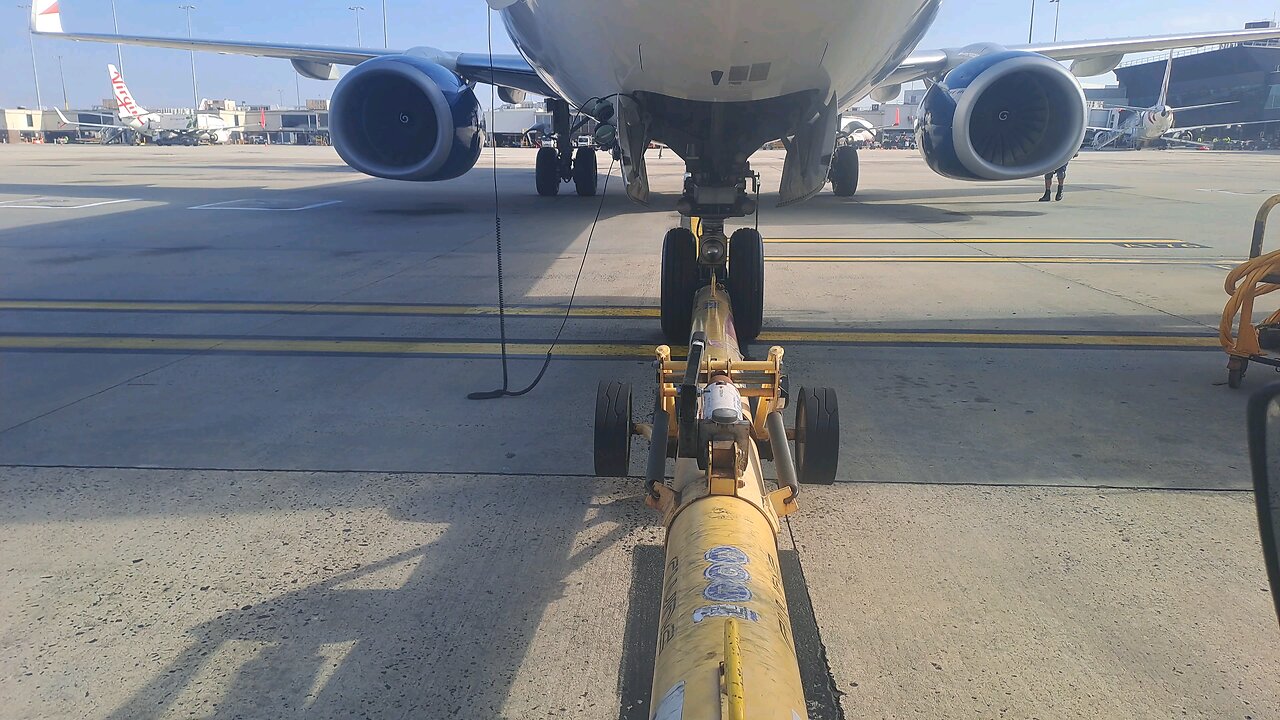 Full Pushback Boeing 737-800