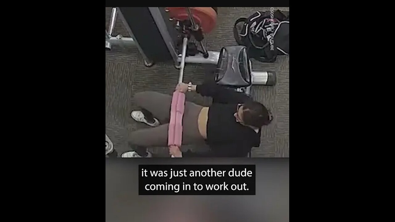 Brave women fights off male attacker alone in gym .