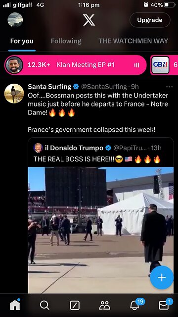 Santa Surfing : Trump Paris Notre Dame