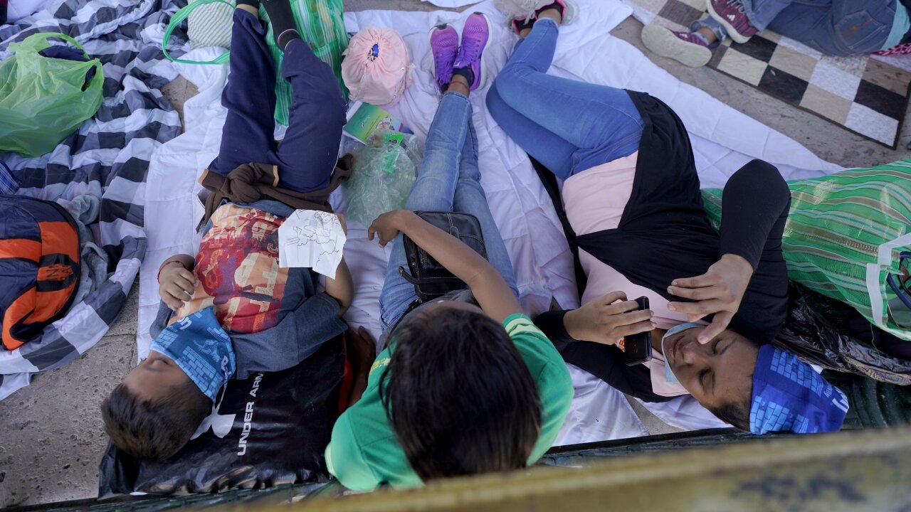 Axios Report Says 800+ Children Held By CBP For More Than 10 Days