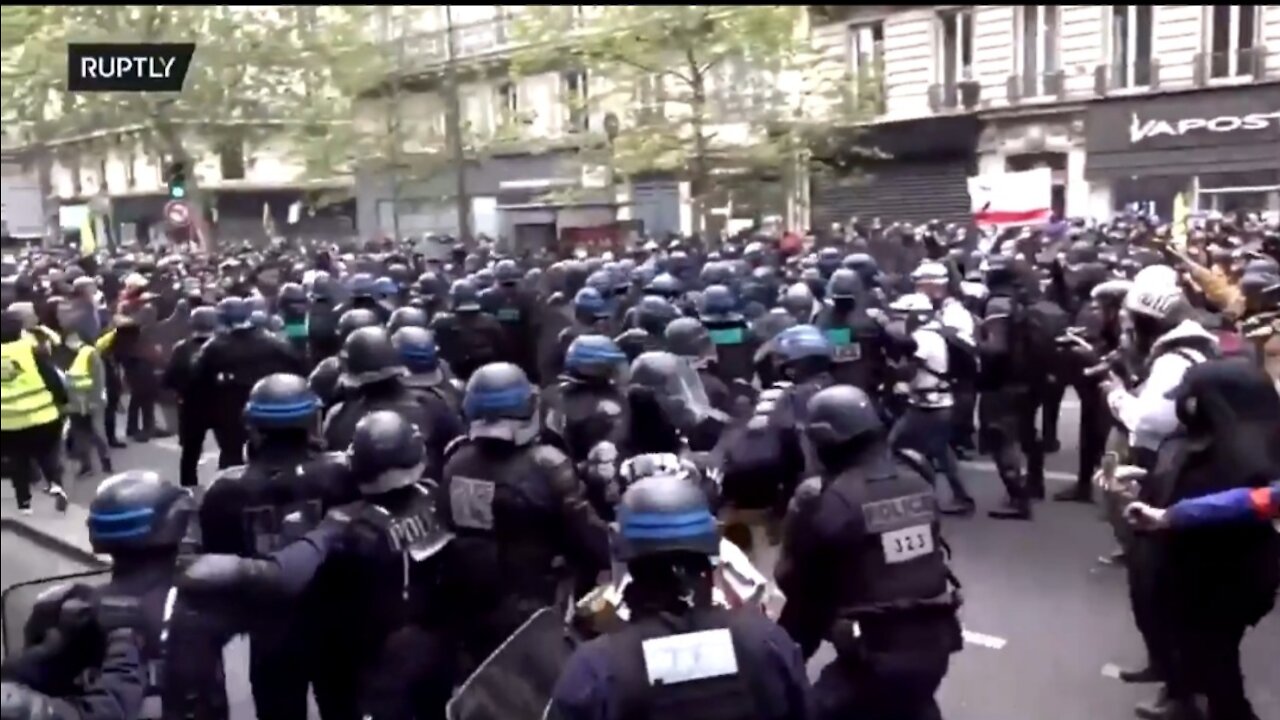 Massive Clash Between Rioters and Police in Paris