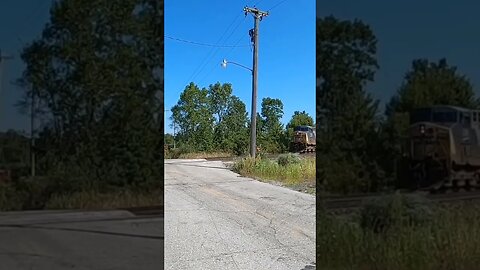 CSX At The Crossing In Greenwich Ohio, Train Horn #train #trainhorn #asmr #railway #railfan
