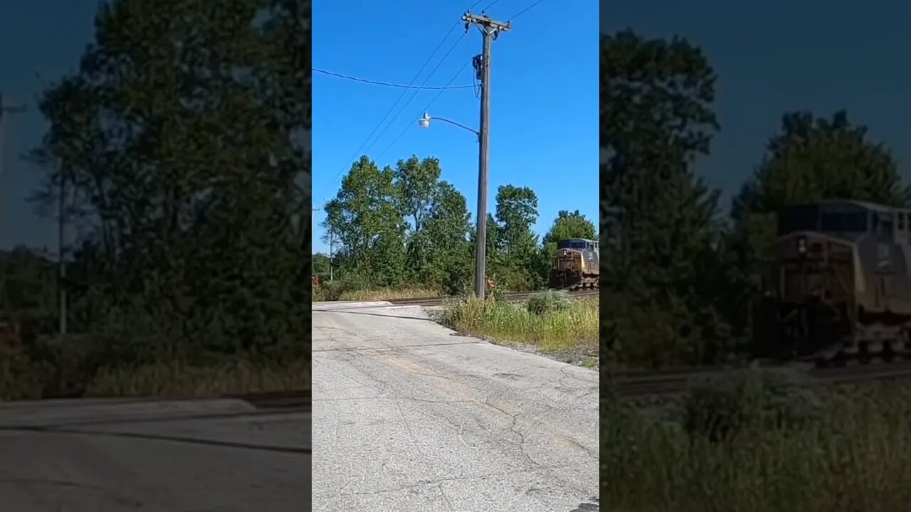 CSX At The Crossing In Greenwich Ohio, Train Horn #train #trainhorn #asmr #railway #railfan