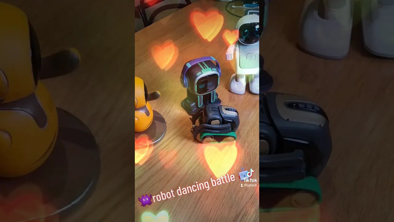 Robot Dance Battle - Who Won? #Robotics #AI #EMORobot #VectorRobot #Xingo #Eilik #Dance #Dancebattle