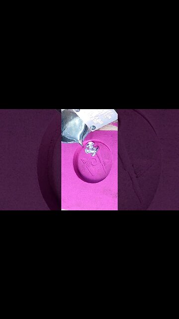 Pouring Molten Metal on Kinetic Sand #shorts #shortsfeed #kineticsand