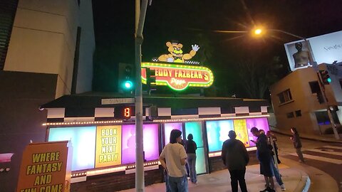 FNAF Freddy Fazbears Pizza Place 🍕 in Hollywood California! Location! Sunset and Sweetzer #fnaf