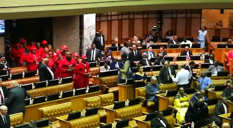 #SONA2019: President Ramaphosa arrives at Parliament (4Y5)