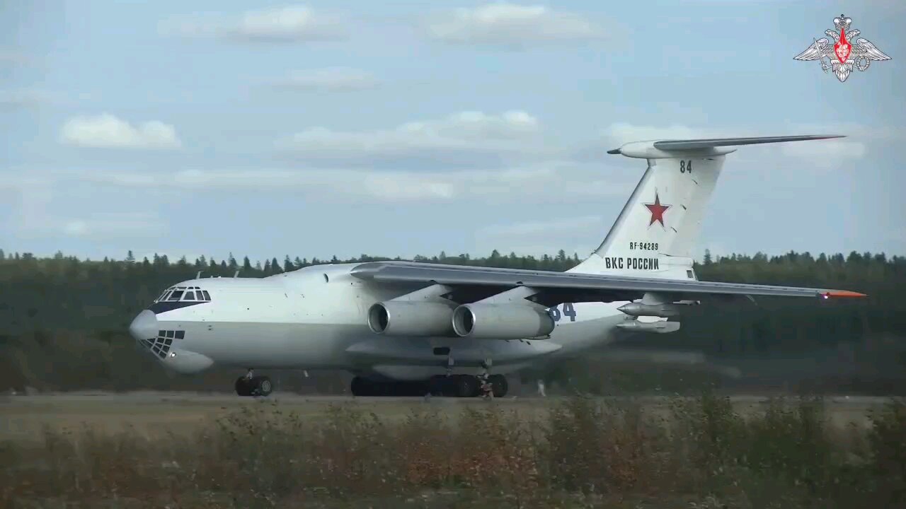 In the first video: Tupolev Tu-142 performed in-flight refueling from the Il-78 long-range..