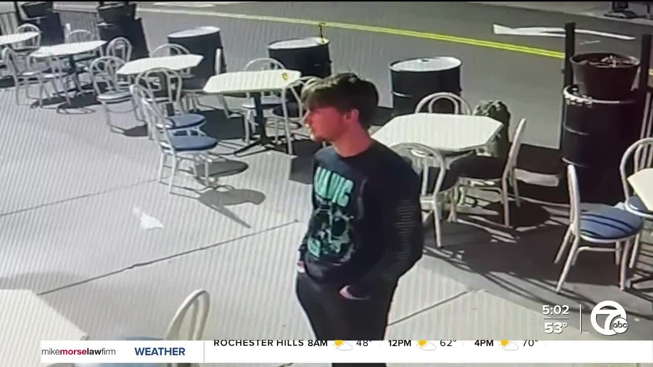 Police looking for man who threw a chair through Cafe D'Mongo's in Detroit