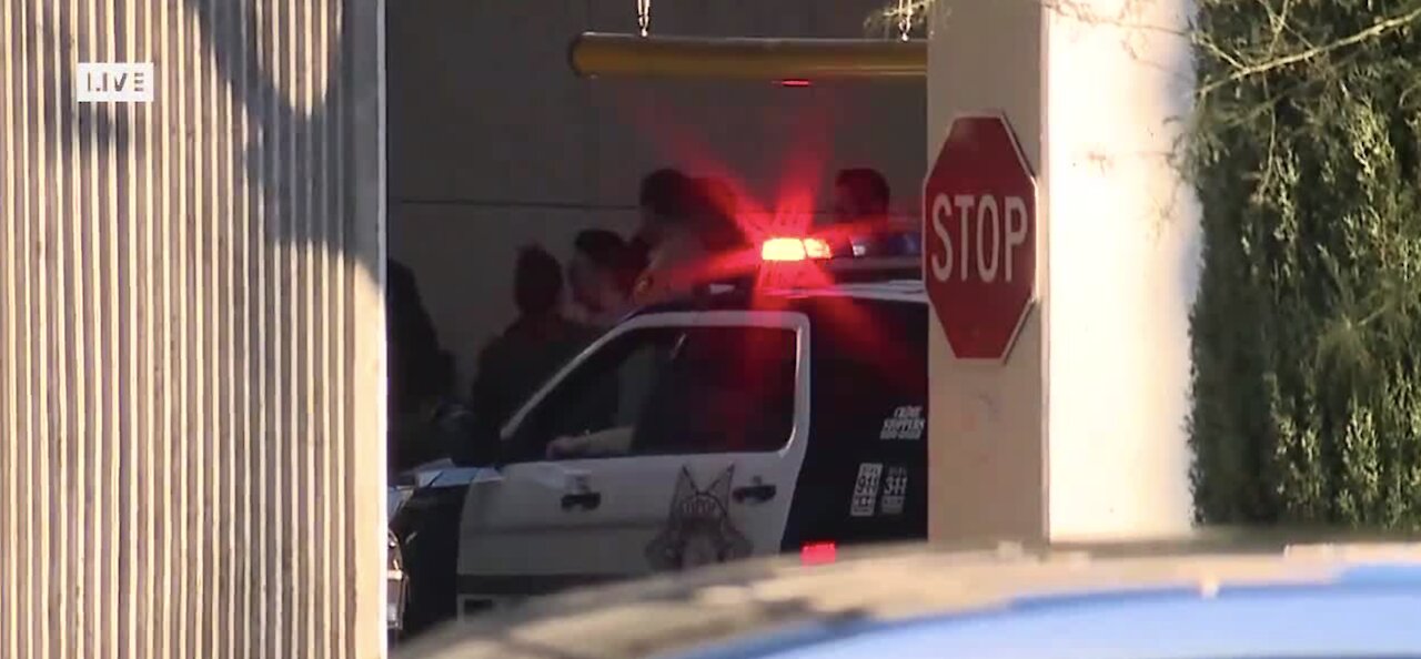 Police: Woman shot in chest at Fashion Show Mall on Las Vegas Strip