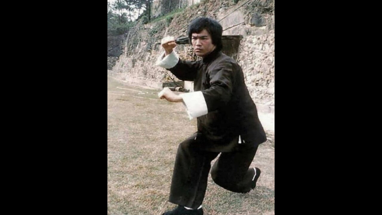 Cross kick Studio Films Bruce Lee Enter the Dragon