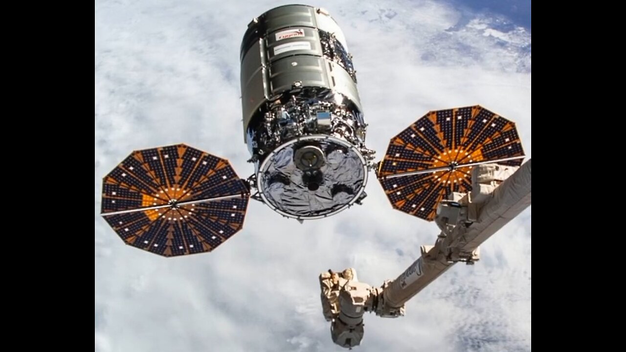 This is how a cargo spacecraft arrives at the International Space Station