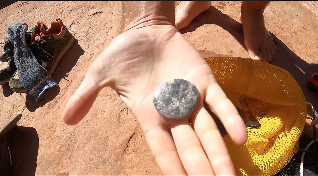 found treasure diving the desert