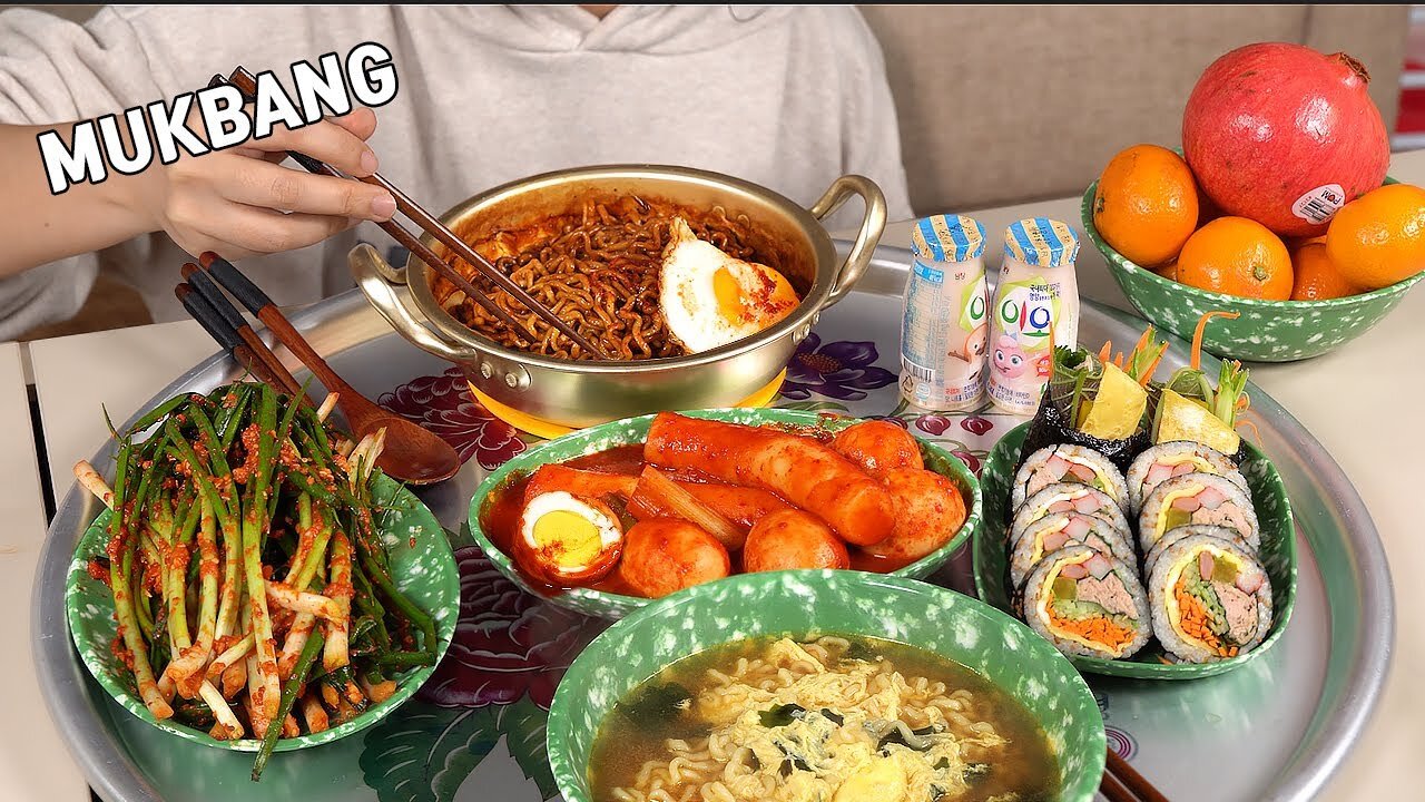 Cooking Mukbang :) Black bean noodles, green onion kimchi, tuna gimbap, tteokbokki,Pomegranate.