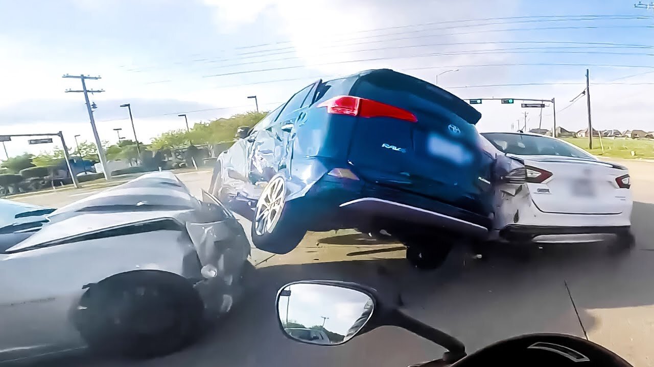 IDIOTS BEHIND THE WHEEL | EPIC WRECKS & CRASHES!😂🤣