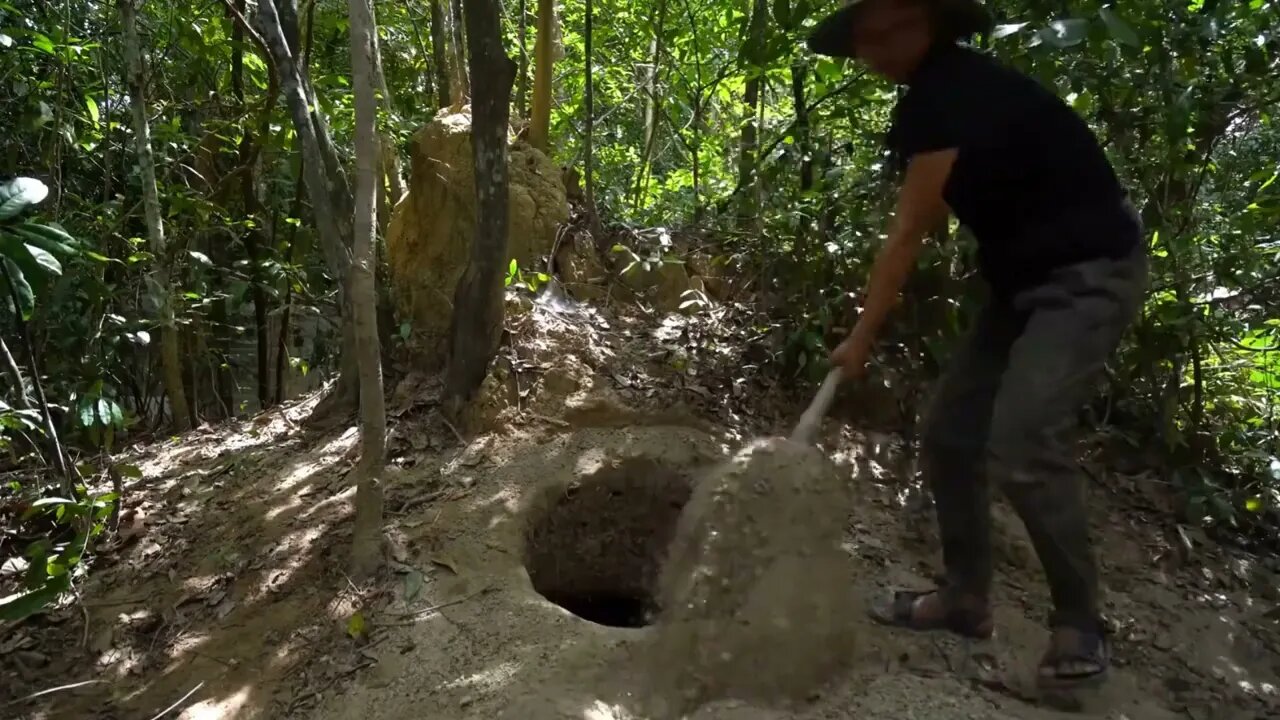 14. In the field, use a shovel to build a safe house underground. It's cool to live in summer!
