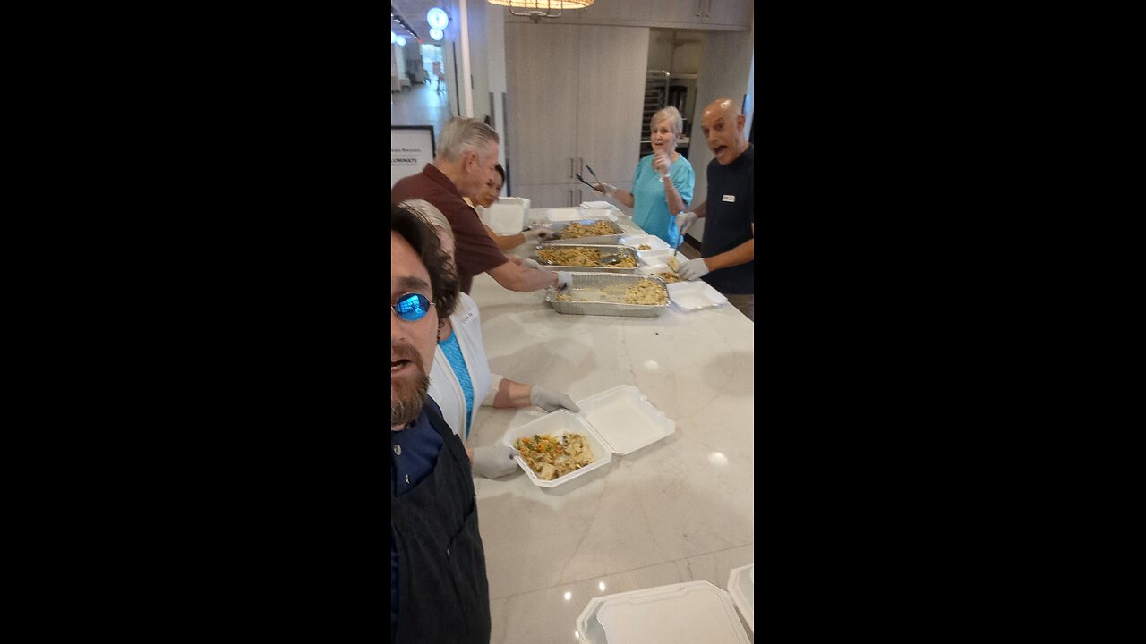 I LOVE VOLUNTEERS!! Serving food is the best way to serve! 😎🤘