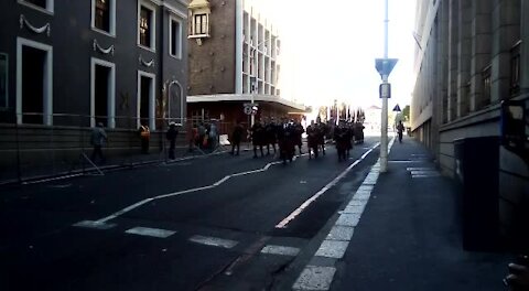 UPDATE 3 - Glitz and glamour on Parliament's red carpet (dfe)