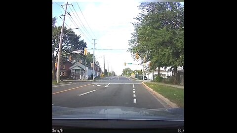 Idiot Driver Caught on Dashcam