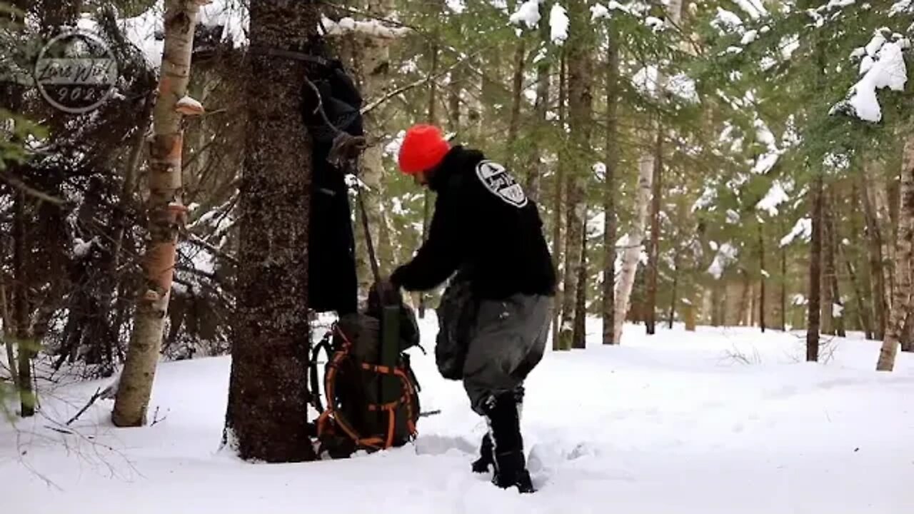 Camp in a hammock in winter 7