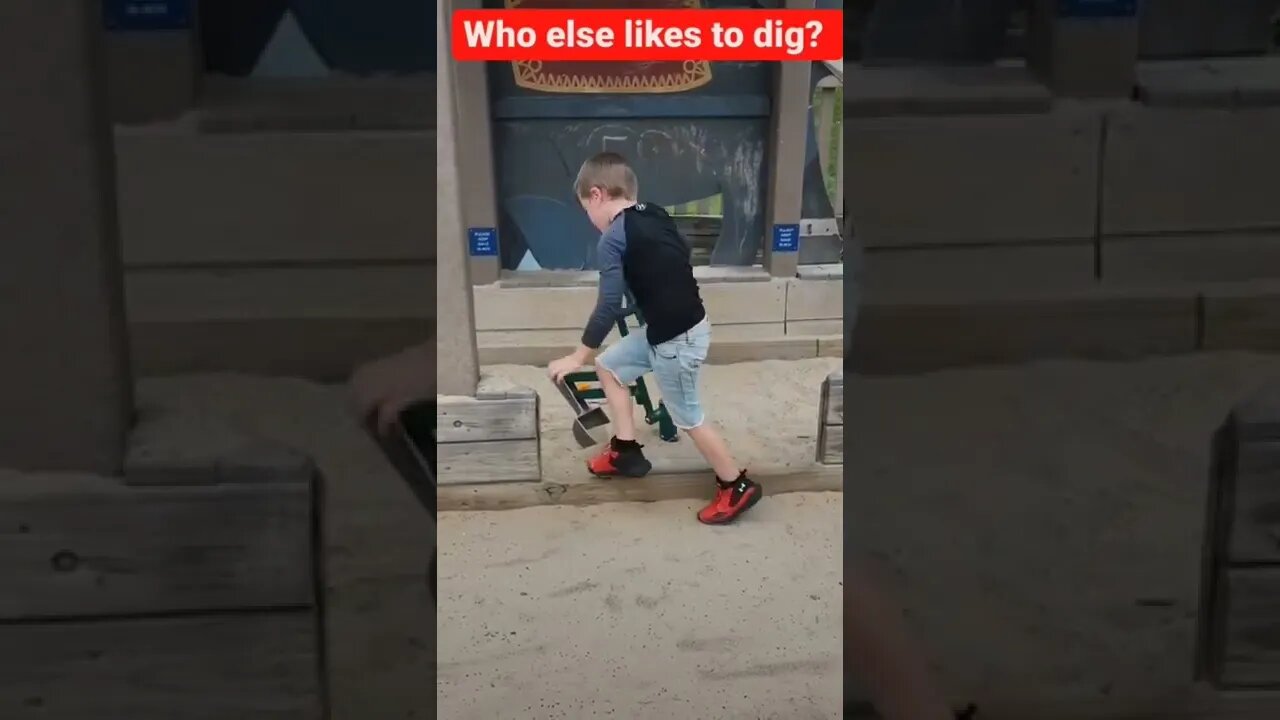 Who else like to dig?⚠️🦺👷‍♂️#kids#fun#shorts