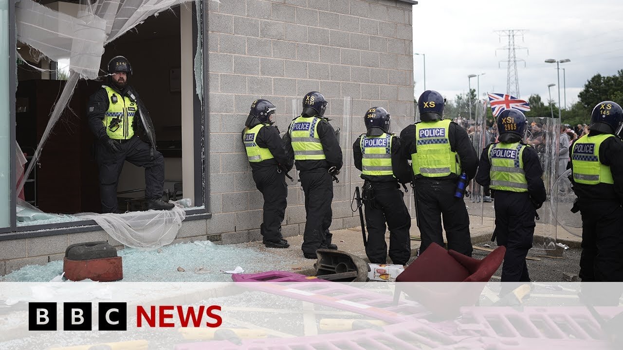 Weekend of violent UK protests leads to emergency Downing Street meeting | BBC News | NE