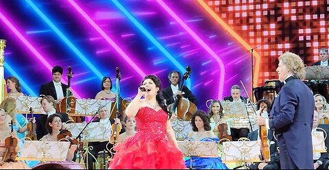 Life is Life - Dorona Alberti - André Rieu - Johann Strauss Orchestra - Etihad Arena, Abu Dhabi