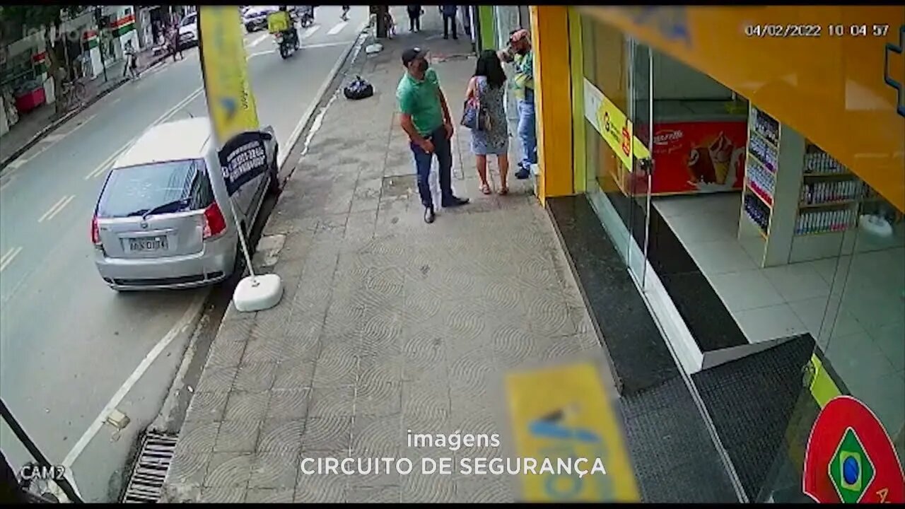 Caratinga: câmera de segurança flagra atropelamento no centro da cidade nesta sexta-feira