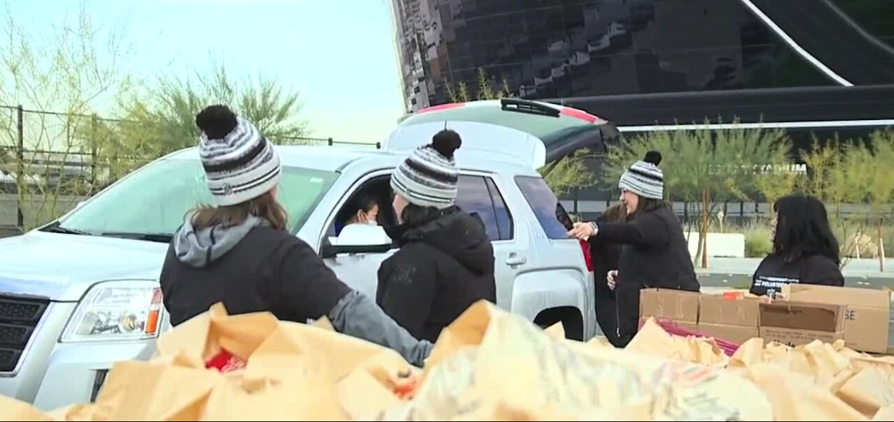 Las Vegas Raiders providing Thanksgiving meal to families across Southern Nevada