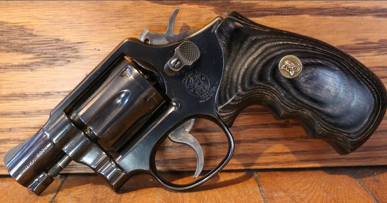 Smith and Wesson Model 10 Snub Nose (Full Review)