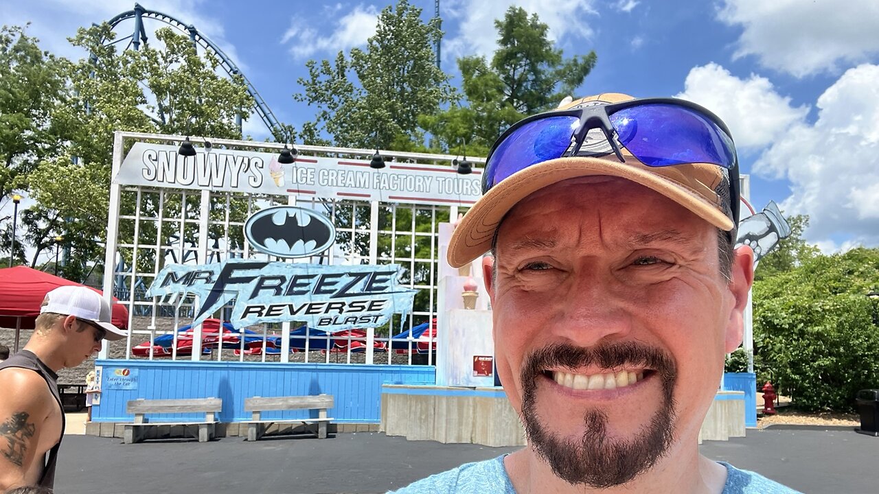 Off Ride Footage of MR. FREEZE REVERSE BLAST at SIX FLAGS ST. LOUIS, Eureka, Missouri, USA