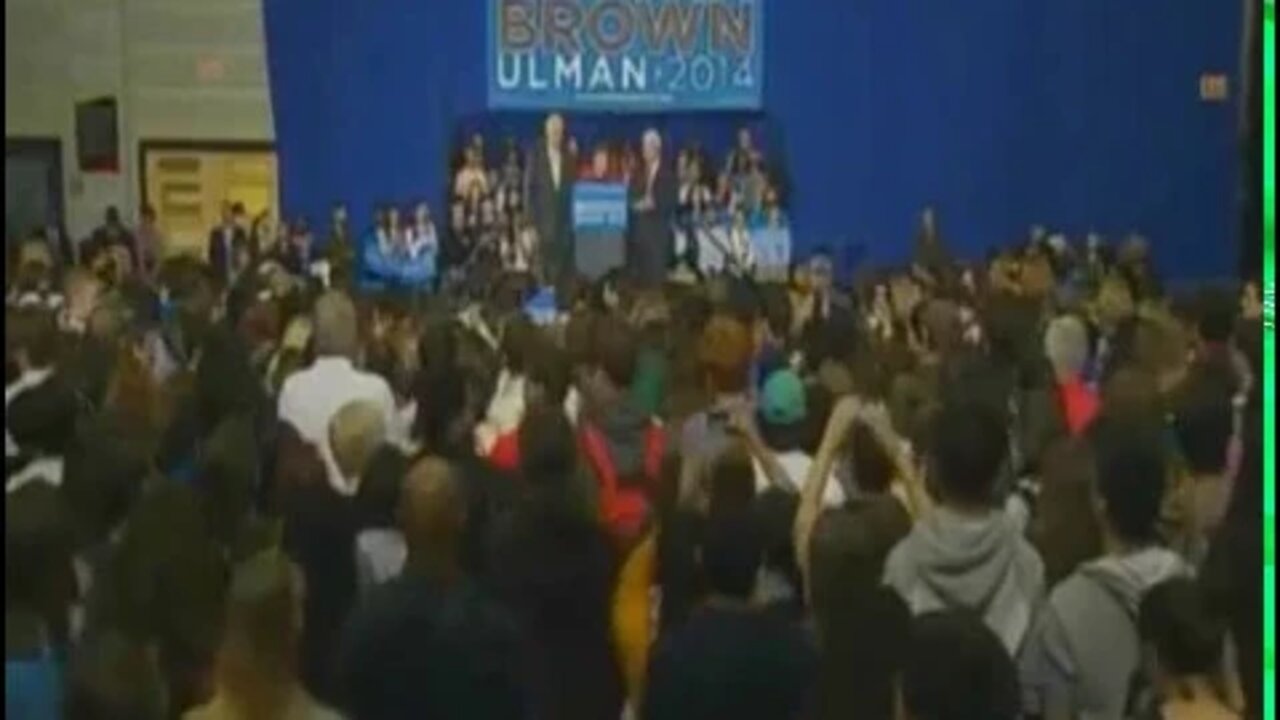 At Hillary Clinton Event, News Camera Catches Many Empty Seats (October 30, 2014)