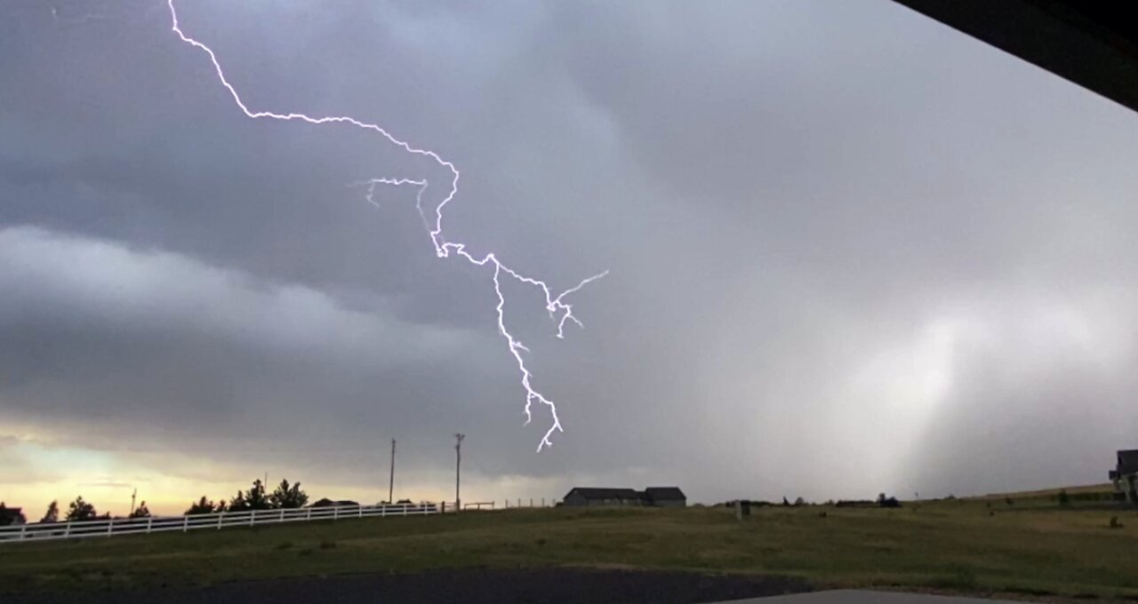 Lightning Strikes of the Day: 6 Aug 21