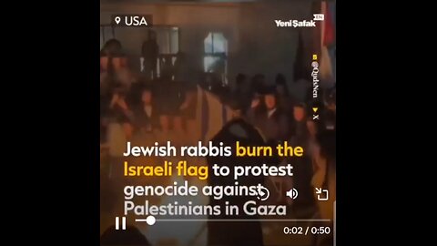 Jewish Rabbi in New York burns the Israeli flag