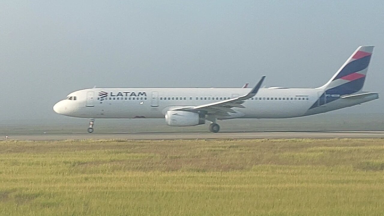 Pouso em Guarulhos-Boeing 737 MAX 8 PR-XMW-Landing in Guarulhos