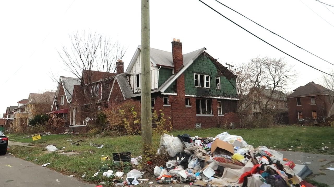 Detroit's Old Magnificent Decaying Houses