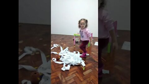 Brincando com Rolo de papel