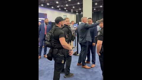 TRUMP SECRET SERVICE🤵‍♂️👮‍♂️🏫🦮👨‍🚀🛂SHOTDOWN FACILITY DUE TO SECURITY BREACH🧑‍🚀🏫🚧🛃🛗💫