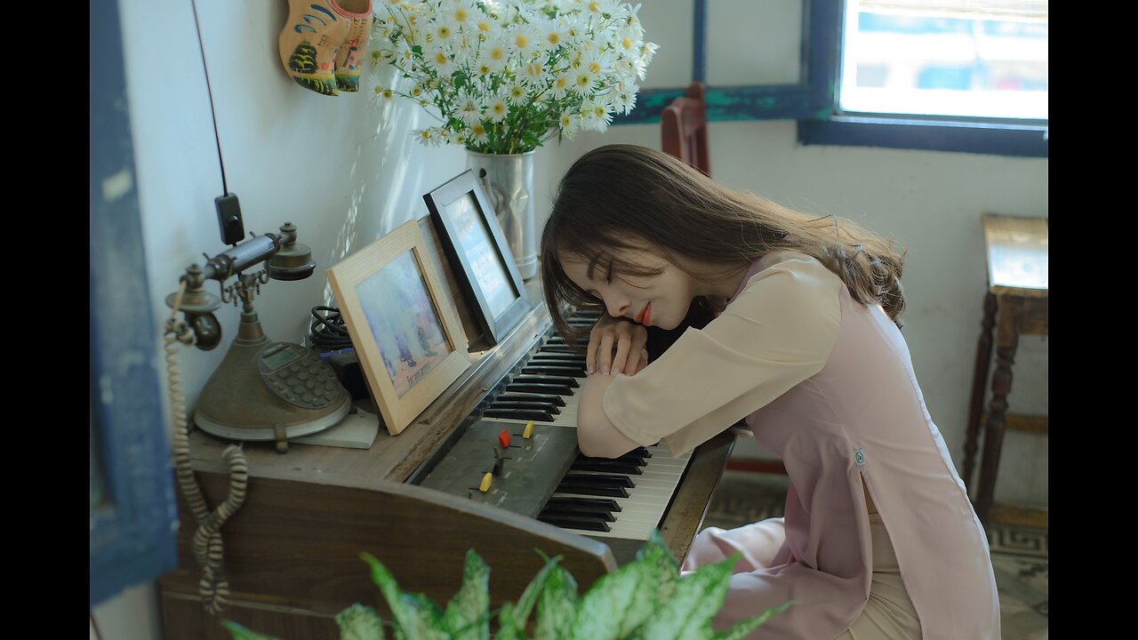 Piano whit Waterfall sound relax and peace