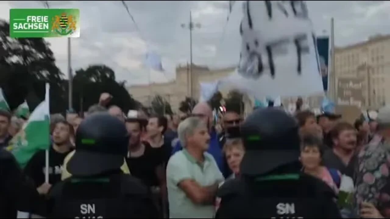 Leipzig 5 9 22 Polizei greift friedlichen Spaziergang an!Unfassbar, Linksextremisten dürfen