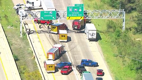 Multi-car crash closes I-696 at I-275