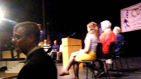 Santorum crowd pan windham after event starts.AVI