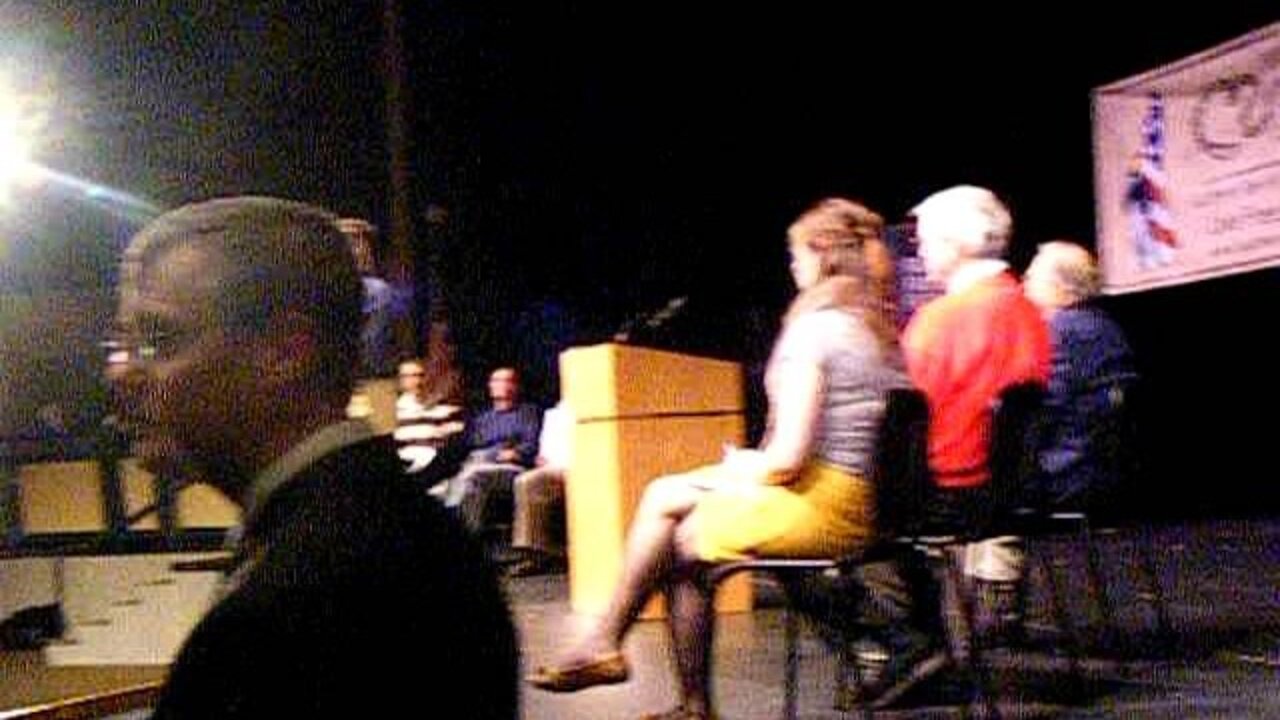 Santorum crowd pan windham after event starts.AVI