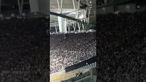 Torcida do Vasco cantando mesmo após a derrota no clássico