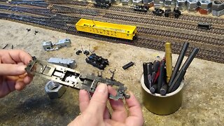 5 locomotives in 30 days part 18 Proto 2000 SD7 disassembly