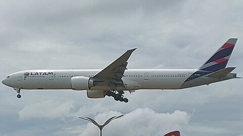 Boeing 777-300ER PT-MUG vindo de Guarulhos para Manaus