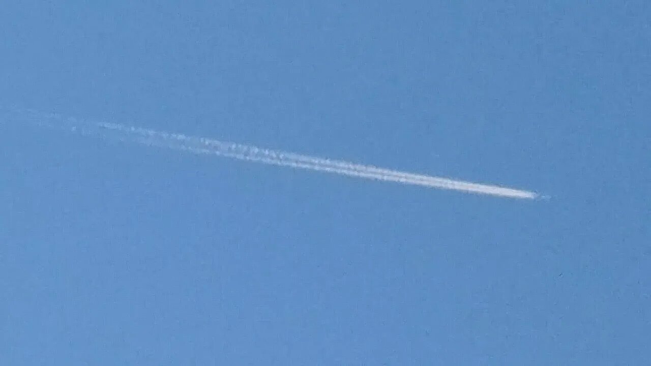 Spotting 23 chemtrails spraying on October 19, 2021